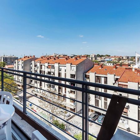 1 Bedroom Beautiful Apartment In 普拉 外观 照片