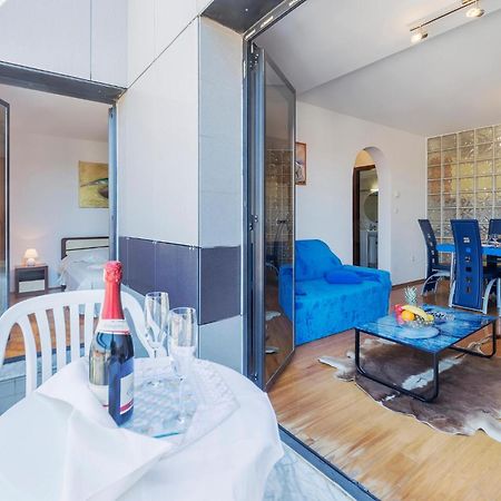 1 Bedroom Beautiful Apartment In 普拉 外观 照片