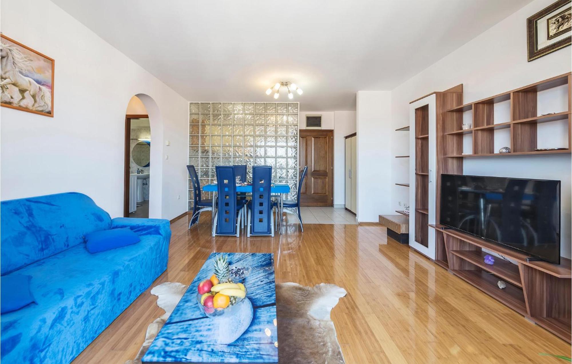 1 Bedroom Beautiful Apartment In 普拉 外观 照片
